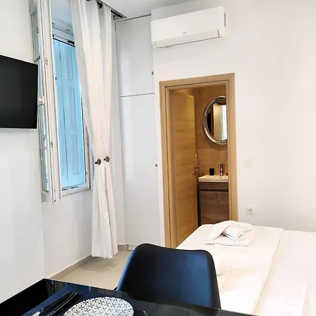 White Corfu Town Apartment *