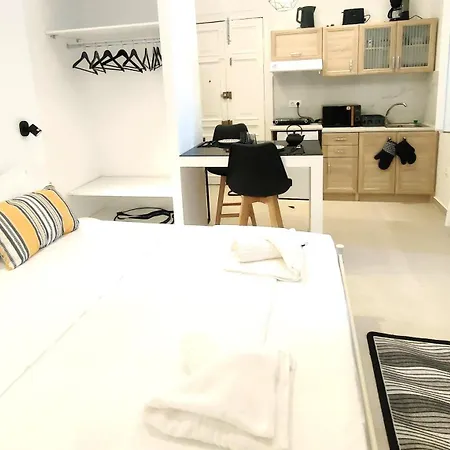 White Corfu Town Apartment *